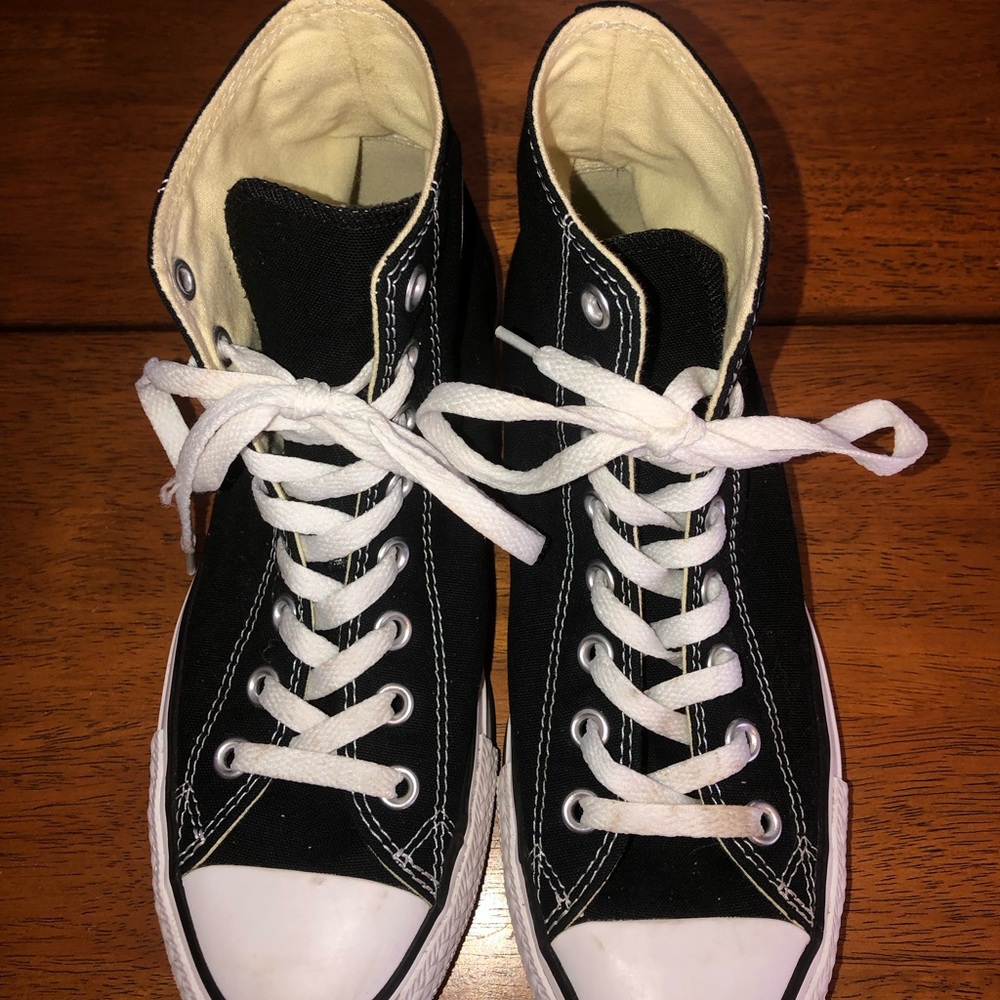 Converse Chuck Taylors Black High Tops Womens Size 8 W9160 Pre-Owned